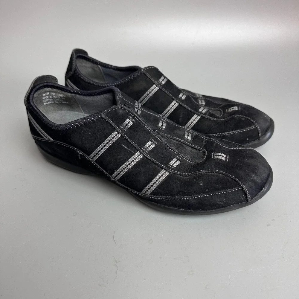Clarks Privo Womens 7M Black Nubuck‎ Leather Slip On Sneakers Striped Accent